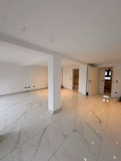 Exklusiv kernsaniertes Einfamilienhaus mit hochwertiger Ausstattung – Wohnzimmer u. Esszimmer