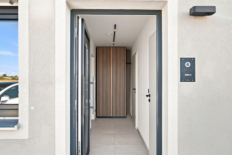 ¡Casa moderna KfW55 de 2020 con terraza en la azotea y cocina en Múnich-Untermenzing! ¡Sin comisión! – Eingangsbereich