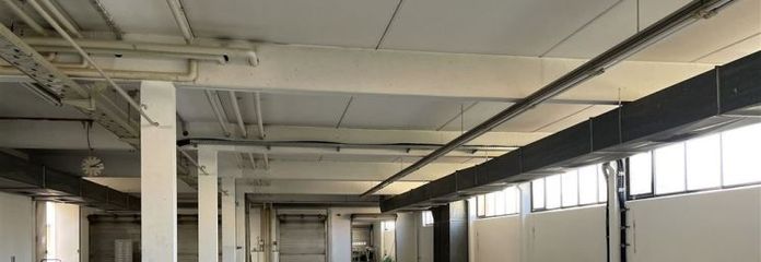 Versatile hall ** Loading ramps ** available immediately **