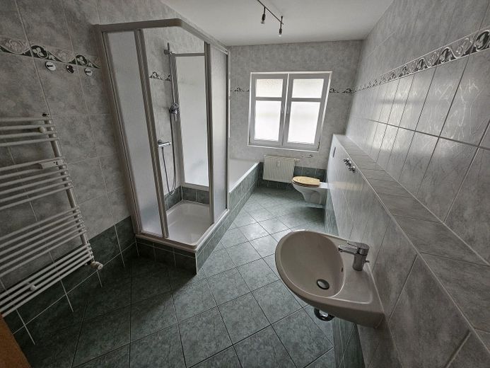 Helle 4-Zimmer-Wohnung in Eberswalde – ideal für Familien – Bad mit Dusche & Badewanne
