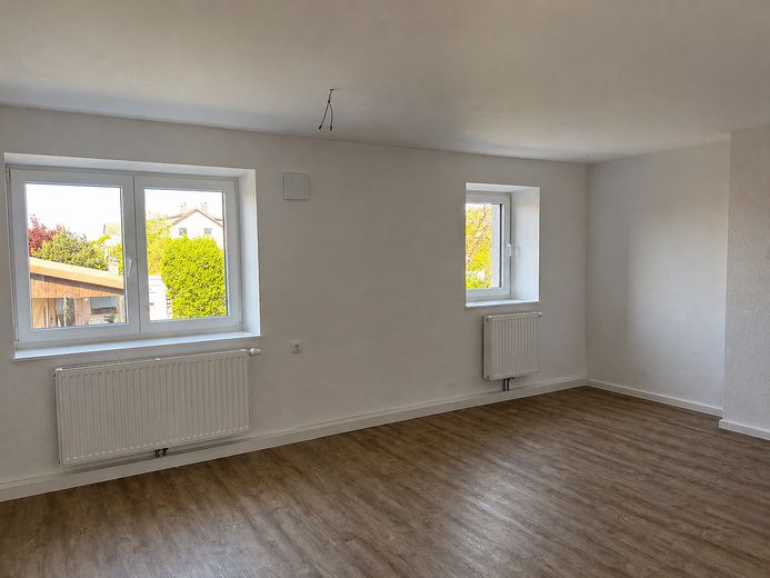 Schwandorf-Ettmannsdorf’ta balkonlu, yeni yenilenmiş 3 odalı daire – Wohnzimmer