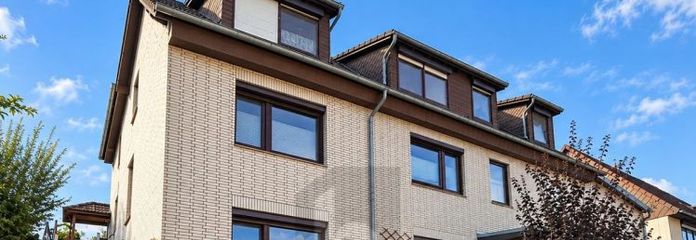 7,4 % DI RENDIMENTO, FATTORE 13,5, 4 UNITÀ ABITATIVE + TERRENO EDIFICABILE
