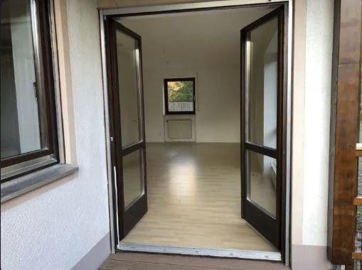 Schöne 3-Zimmer-Wohnung – Ideal als Kapitalanlage oder für die junge Familie – Wohnzimmer+Balkon - Außen 