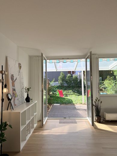 -Senza commissioni- senza pensieri e subito pronto per essere abitato: casa a schiera con giardino e garage privato – Lass die Sonne rein