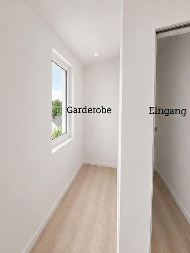 Exklusiv sanierte 3-Zimmer-Küche-Bad-Wohnung mit großer Terrasse, und hochwertiger Ausstattung – Garderobe