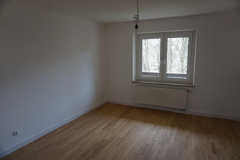 Top sanierte 3-Zi-ETW, bestens vermietet, perfekte Lage zur Uni, für Kapitalanleger! – Schlafzimmer