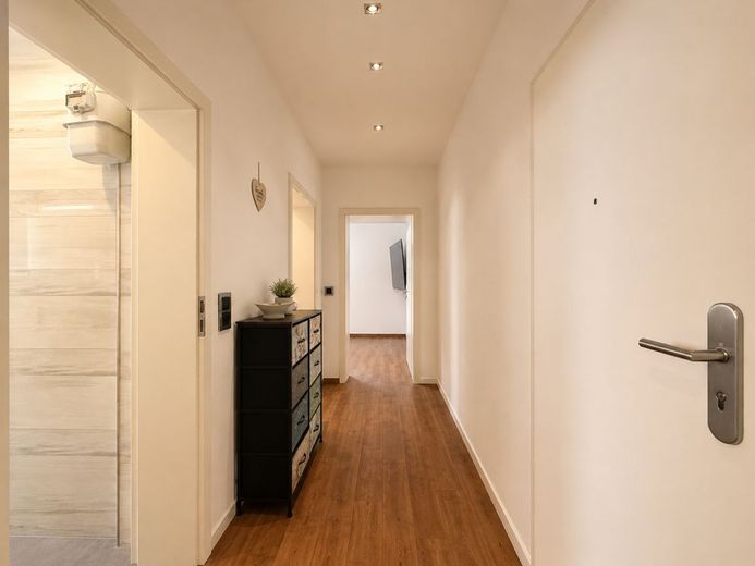 MODERNISIERTE 2-ZIMMER-WOHNUNG IN HANNOVER-HAINHOLZ – Flur