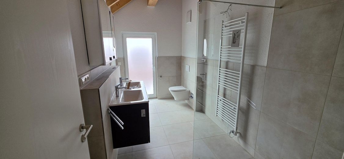Bright 3-room top-floor new-build apartment with a great view – Bad