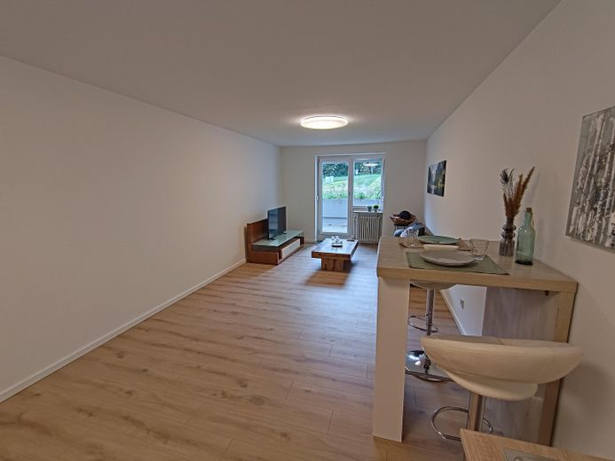 Möblierte provisionsfreie 2-Zimmerwohnung direkt am Inn – Küche + Wohnzimmer