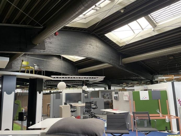 CO-Süd ** od zaraz ** ok. 1.000 m² powierzchni biurowo-handlowej – Foto 1