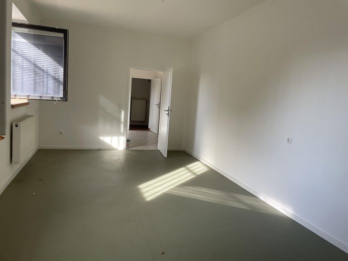 Büro 2.) zweites Zimmer