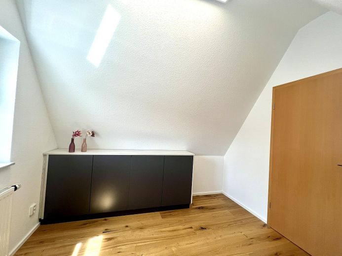 Appartamento maisonette di 4,5 locali con balcone e garage – Zimmer 2