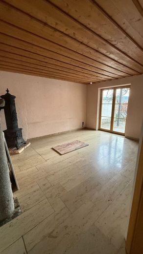 Viel Platz aufgeteilt in 2 Eigentumswohnungen in Chiemseenähe – EG Wohnzimmer