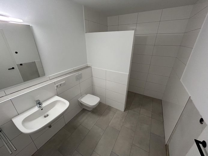 Hochwertige Wohnung mit Wärmepumpe & Einbauküche - Neubau KfW-40 Erstbezug Innenstadt Diepholz – Bad