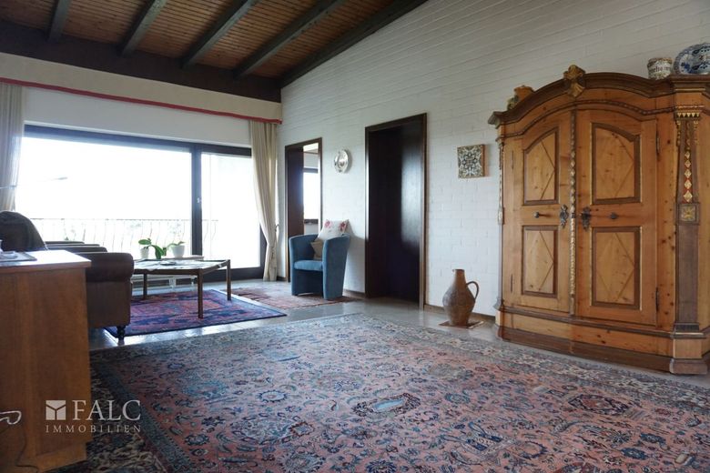 Freistehende Villa auf großem Grundstück in Buchen – Eingangsdiele
