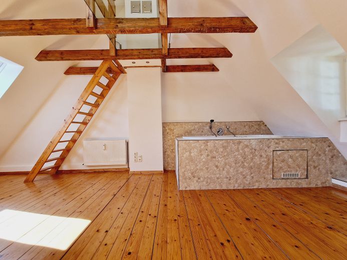 Fundstück: Schönes, sehr individuelles Reihenmittelhaus für Pärchen – DG 1
