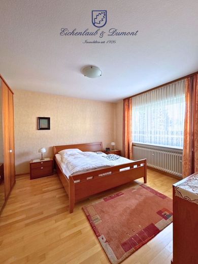 Freistehendes 1-2 Familienhaus in zentrums-und naturnaher Lage, sofort nutzbar – Schlafzimmer EG