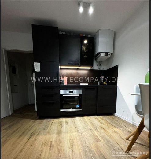 Modern möbliertes 1-Zimmer-Apartment – e140e3b5d12f2c82b6367e8b540019e63271bd20.jpg