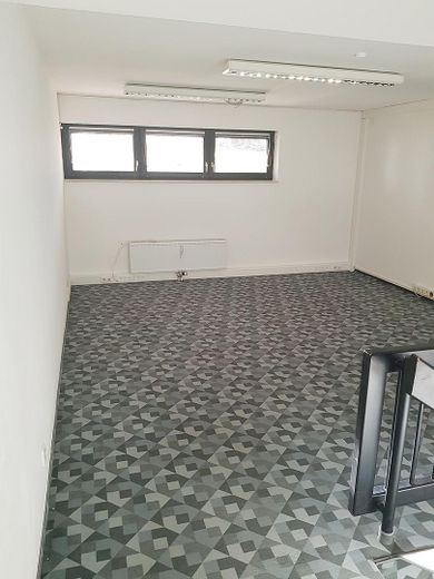 Retail space / office / practice — quiet yet central / S-Bahn around the corner / on 2 levels – 2geteilter Raum1 im Souterrain
