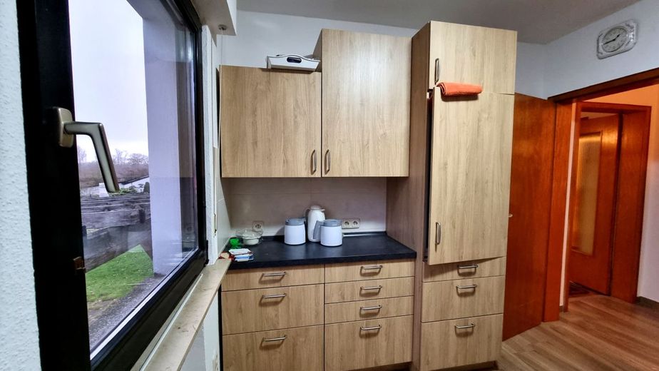 3-Zimmer-Erdgeschosswohnung, große Terrasse, ruhige/zentrale Lage – Küche 2