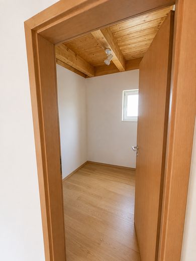 Sehr sonniges Holzhaus, KfW60, Isny-Großholzleute, EG barrierefrei, – Abstellraum OG
