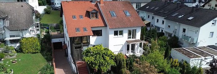 Helle Doppelhaushälfte mit Wintergarten und Einliegerwohnung in familienfreundlicher Lage