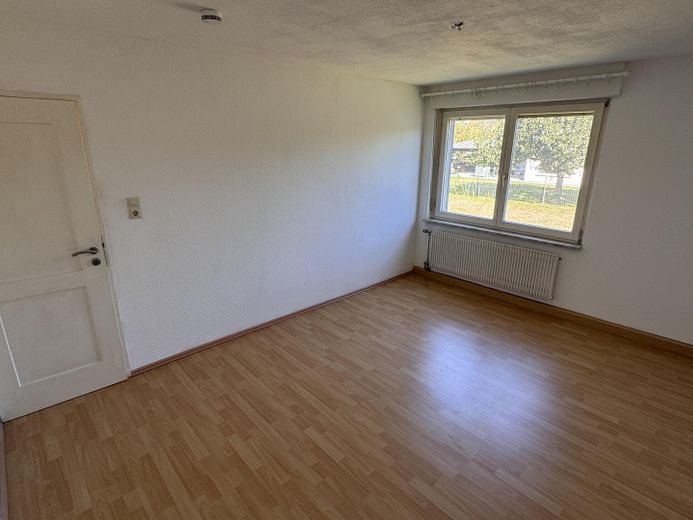 Tanie 3-pokojowe mieszkanie (ok. 63 m2) z aneksem kuchennym w spokojnej lokalizacji mieszkalnej Lichtenau! – Schlafzimmer