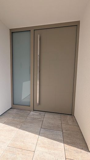 Kernsanierte Unternehmervilla mit einzigartigem Weitblick und luxuriöser Ausstattung – Eingangsbereich