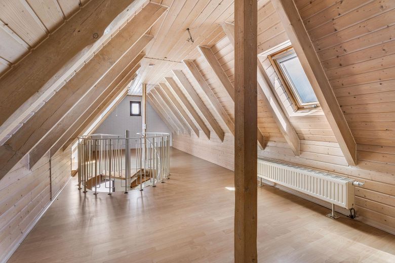 Helle 3-Zi.-Maisonette mit Empore, Balkon & Einbauküche in Schönebürg – Zdjęcie 13