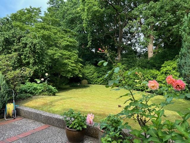 Rissen - Bungalow mit Entwicklungspotential  **courtagefrei** – Garten