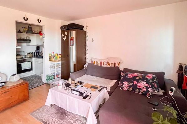 Wynajęte mieszkanie 2-pokojowe z balkonem – atrakcyjna inwestycja kapitałowa w pobliżu BER
