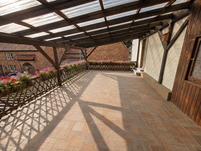 Platzwunder mit ländlichem Charme – xxl Terrasse