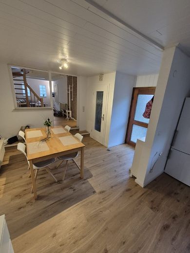 Vallendar’da sıra ev, 110 m², 4 oda, 2 banyo, balkon, 2 park yeri, 1.050 € net kira – Fotoğraf 2