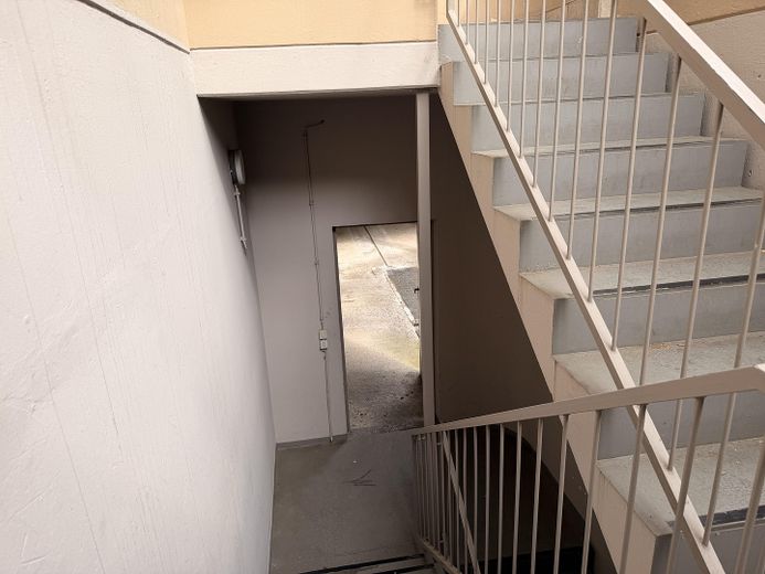 Appartement en duplex avec cheminée et terrasse sur le toit │ Votre nouvel appartement au-dessus des toits de Leverkusen – Zugang zur Garage u. Keller