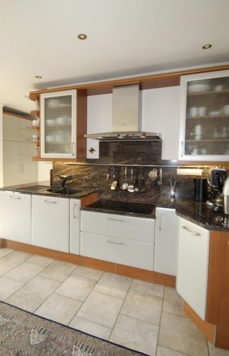 Atrium Bungalow alles auf einer Ebene in Schenefeld Dorf direkt am Klövensteen Forst – Einbauküche