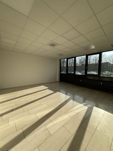 अच्छी कनेक्टिविटी वाला आकर्षक भूतल कार्यालय क्षेत्र – Büro 2