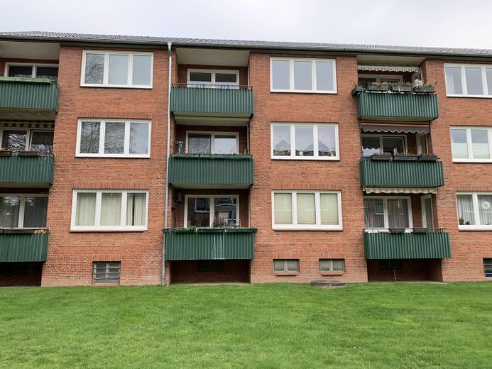 courtagefrei: gepflegte Wohnung in ruhiger Wohnanlage auf Eigenland – südlich ausgerichtete Balkone