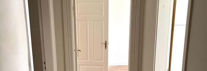 Світла, дуже центрально розташована квартира з вбудованою кухнею: затишна 3-кімнатна квартира у Фленсбурзі – Flur