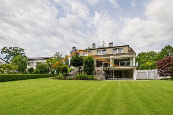 Villa exclusiva con parcela de ensueño, piscina interior y la mejor ubicación!!!