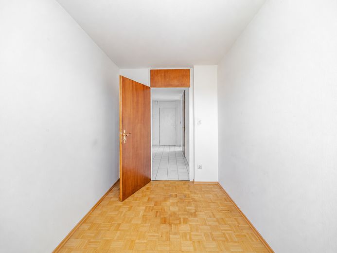 Bezugsfreie 3-Zimmer-Wohnung im 13. Obergeschoss mit zwei Balkonen und Alpenblick – Foto 10