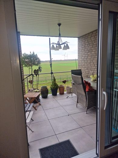 Teilmöblierte barrierearme 3 Zimmer Wohnung mit Balkon und Aufzug in ruhiger Lage – Balkon