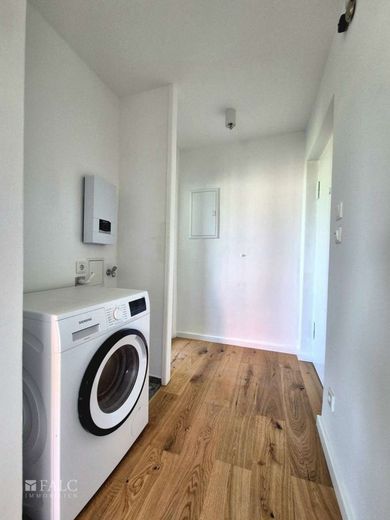 **Stilvoll wohnen in Berlin-Wilmersdorf mit Fahrstuhl**- FALC IMMOBILIEN – Flur