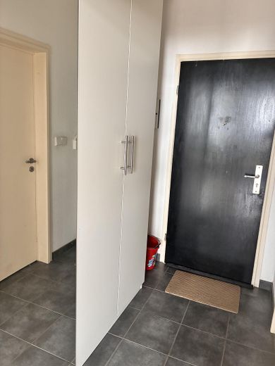 1-Zimmer Appartement in Frankfurt Sachsenhausen | Balkon | Möbliert | Leerstehend – Flur 2