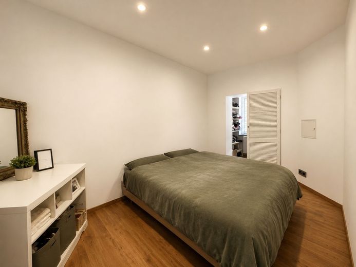 MODERNISIERTE 2-ZIMMER-WOHNUNG IN HANNOVER-HAINHOLZ – Schlafzimmer