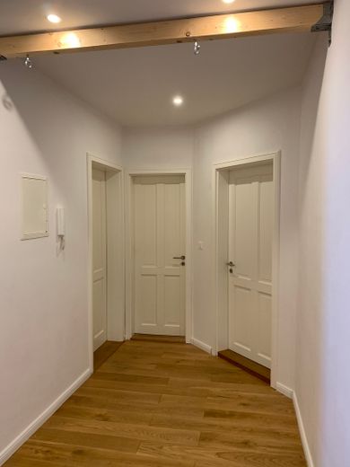 Moritzberg: 4,5-Zimmer-Maisonette-Wohnung mit Balkon und Garten – Flur 1. OG