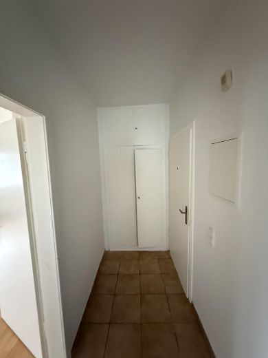 Gut geschnittene 2 Zimmerwohnung KDB – Flur mit EInbauschrank