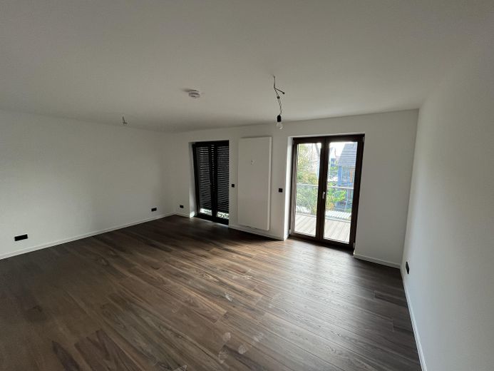 Erstbezug nach Sanierung: Großzügige Etagenwohnung – Zimmer 1