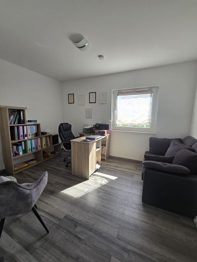 Provisionsfreies Einfamilienhaus mit Photovoltaik, Doppelgarage und gepflegtem Garten – Фотографія 9