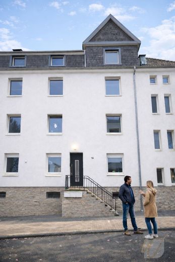 Attraktive Kapitalanlage mit Zukunft - gepflegtes Mehrfamilienhaus mit stabilem Wertpotenzial – Haus in Remscheid