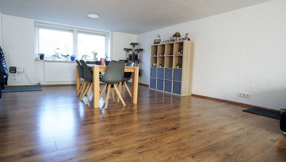 Doppelhaushälfte sucht junge Familie + + nur noch einziehen + + – Essbereich im Wohnzimmer